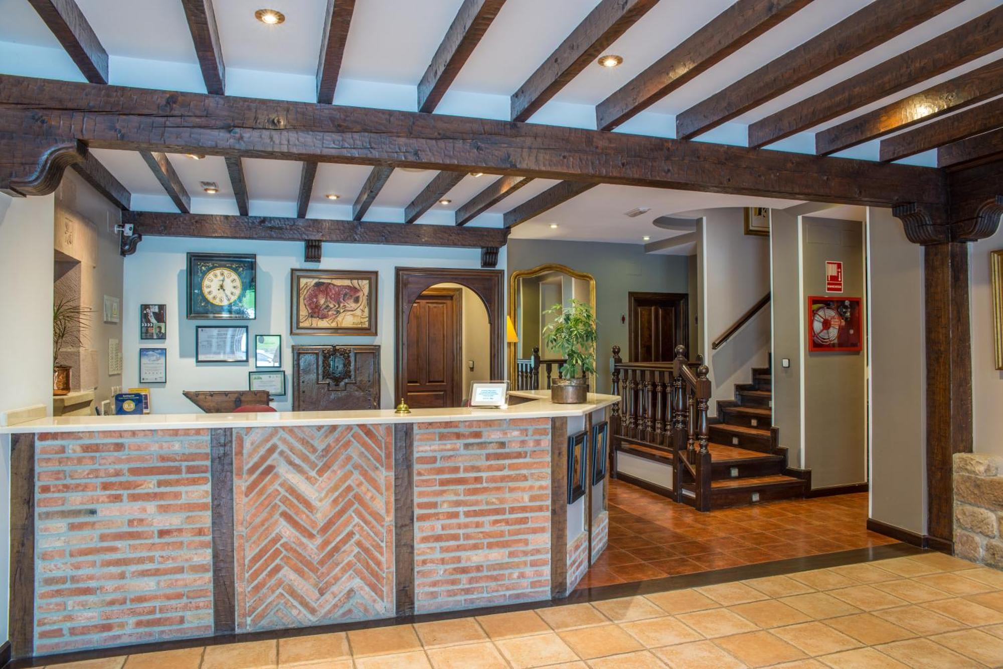Apartamentos Capriccio Santillana del Mar Esterno foto