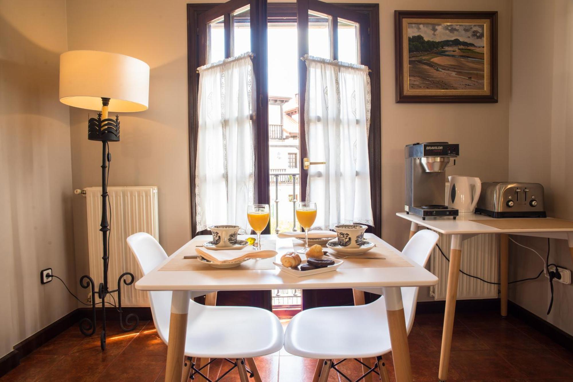 Apartamentos Capriccio Santillana del Mar Esterno foto