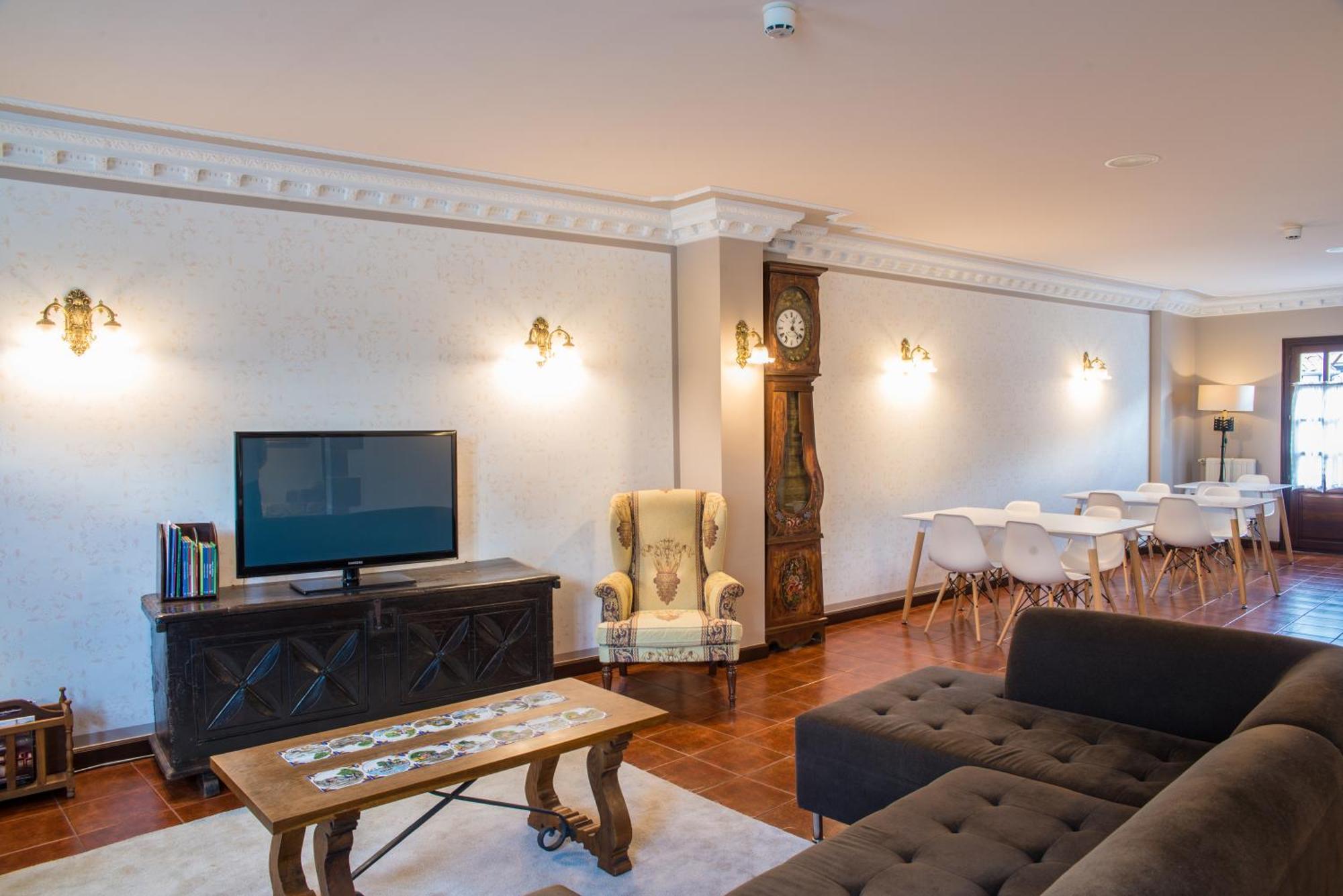 Apartamentos Capriccio Santillana del Mar Esterno foto