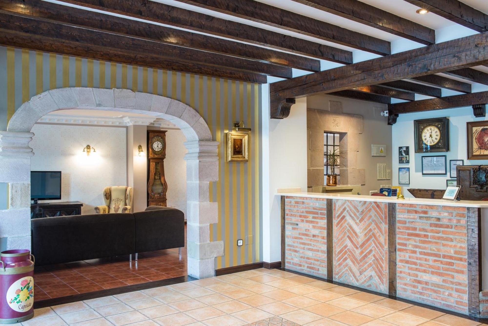 Apartamentos Capriccio Santillana del Mar Esterno foto