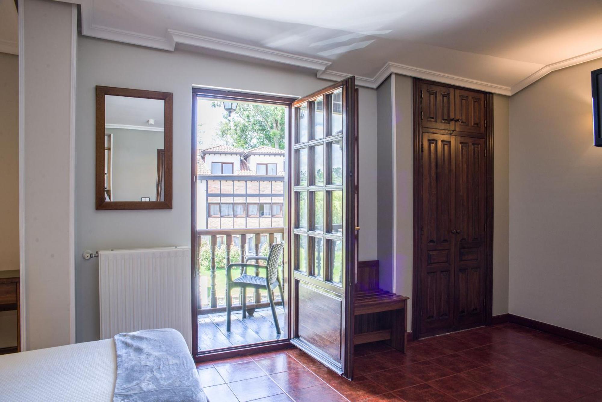 Apartamentos Capriccio Santillana del Mar Esterno foto